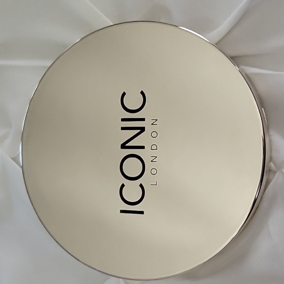 Iconic London lip & cheek cream trio - Picture 3 of 4